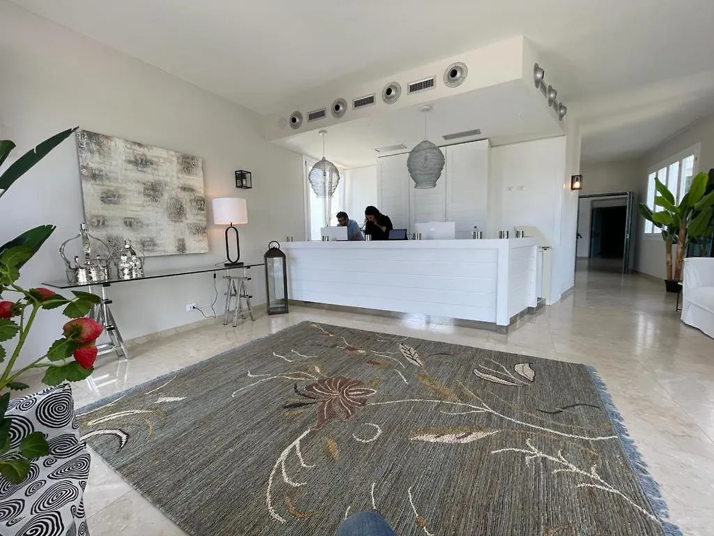 Resort Cala La Luna Favignana 4*,