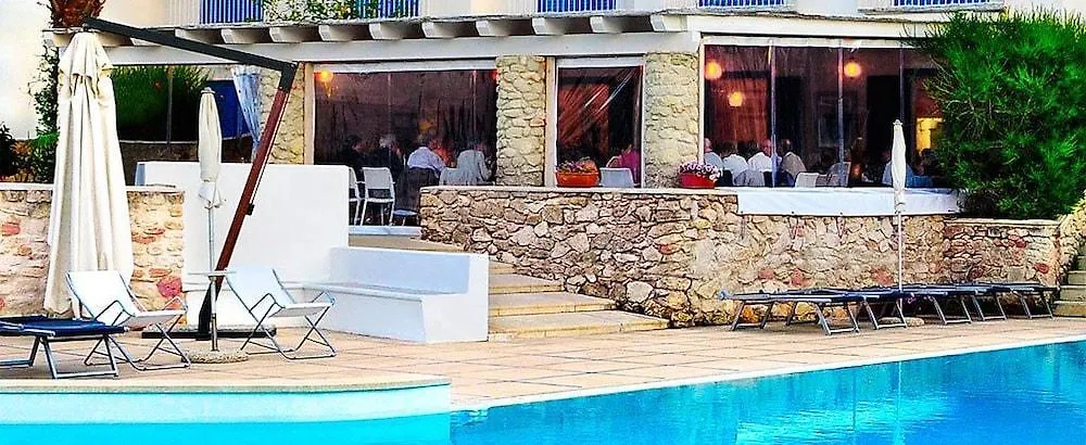 Resort Cala La Luna Favignana 4*,