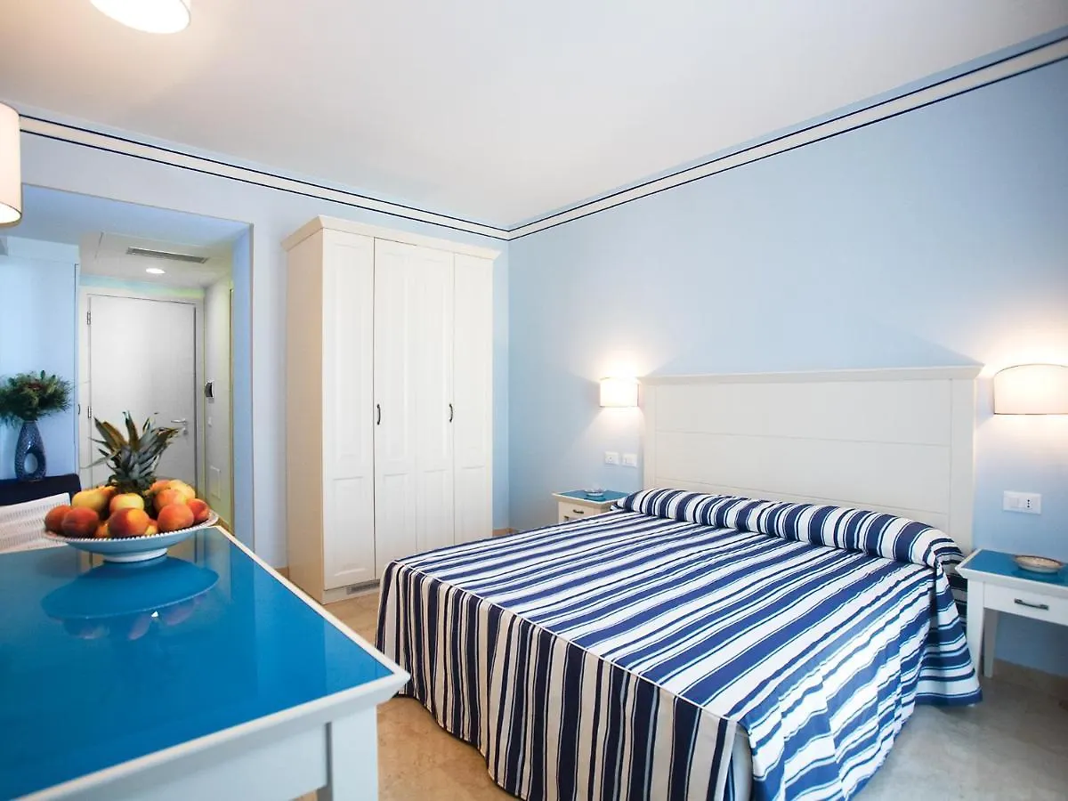 **** Apartmanhotel Resort Cala La Luna Favignana Olaszország