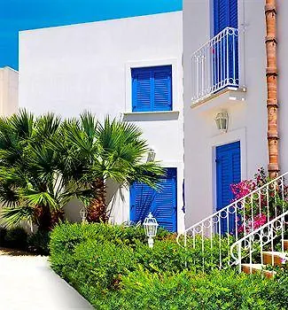 فافينانا Resort Cala La Luna إيطاليا